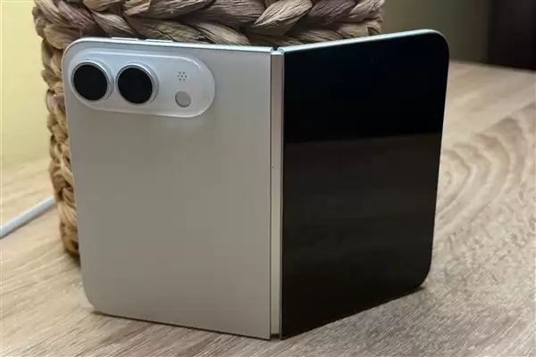 产业链高度重合：苹果首款折叠屏iPhone Ultra平整度看齐OPPO Find N6
