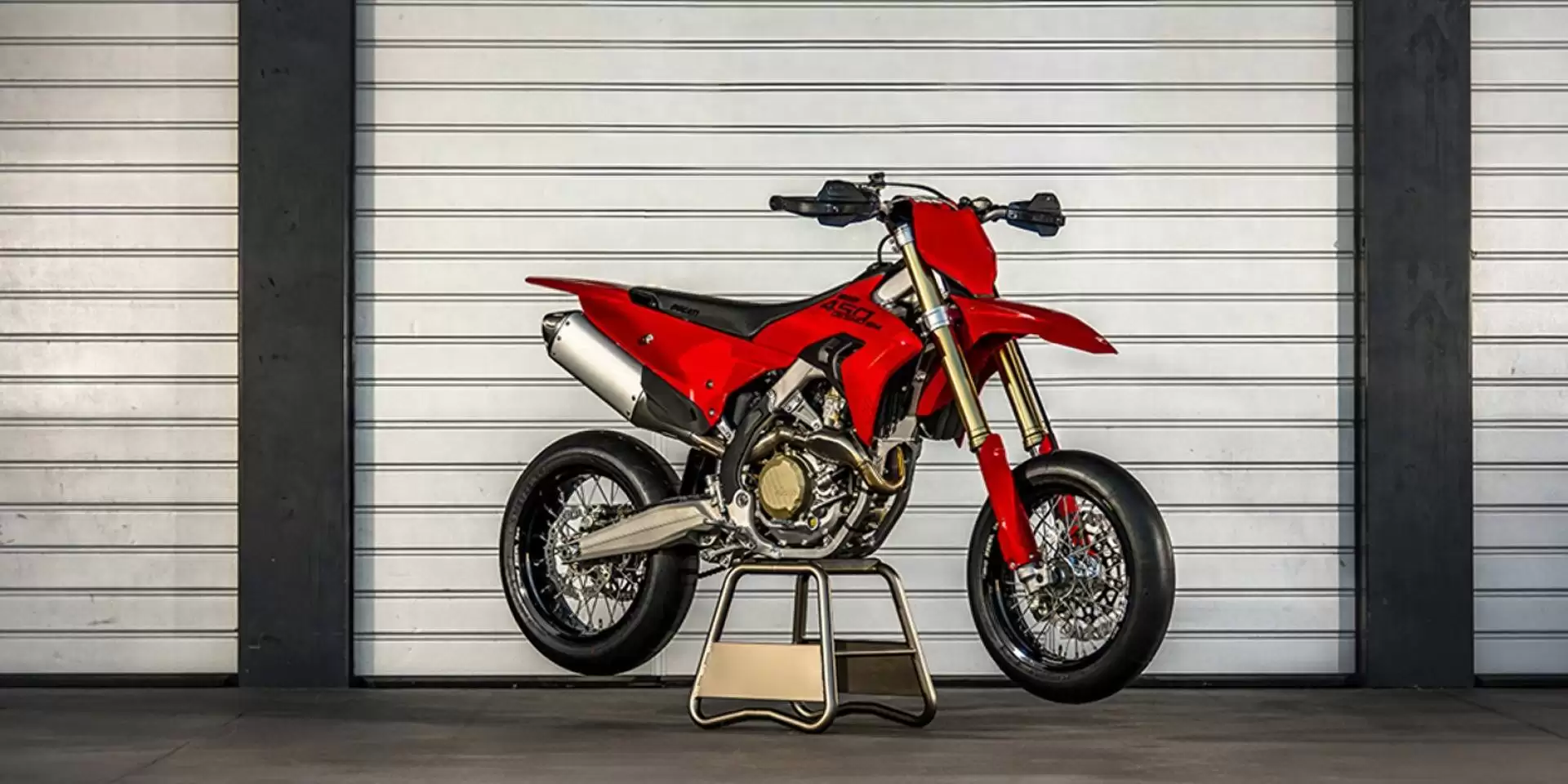 杜卡迪百周年献礼！首款赛事级滑胎车Desmo450 SM原型车惊喜亮相