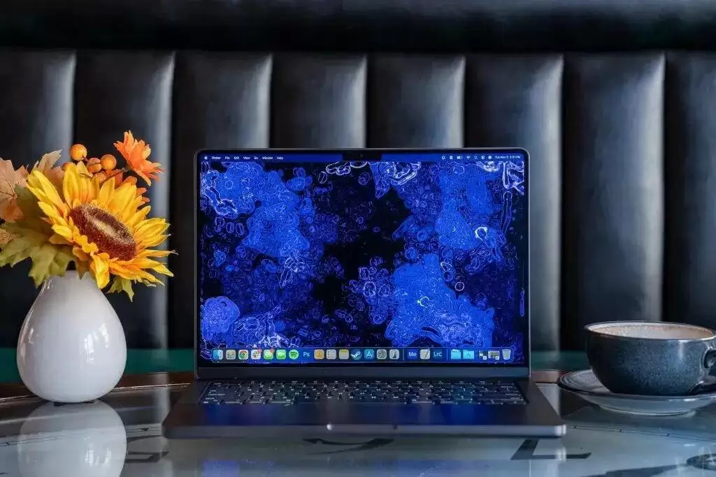 别急着买新MacBook，苹果还藏着AI时代杀手锏