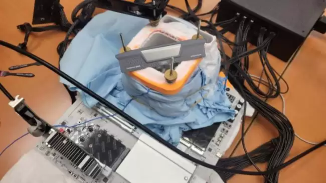 DDR5内存超频新高首次突破13600 MT/s！