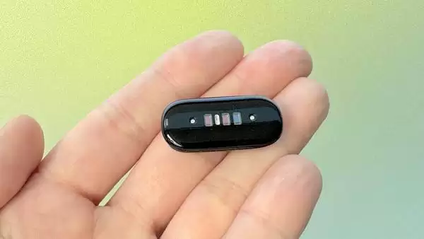 谷歌设计总监谈Fitbit Air：放弃屏幕是“正确的决定”