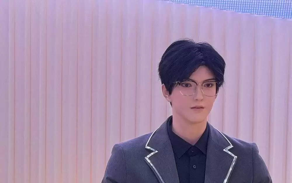 99万的U1陪伴机器人，有人形没有人味