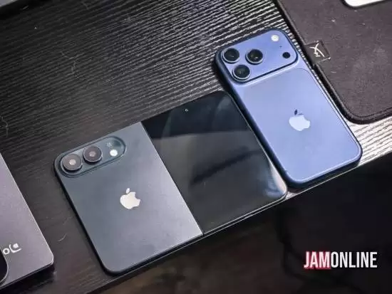 苹果iPhone Ultra折叠屏手机9月发布：黑白配色