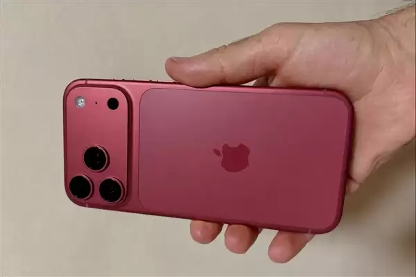 iPhone 18 Pro Max保护壳开箱上手：实测跟17 Pro Max完美适配