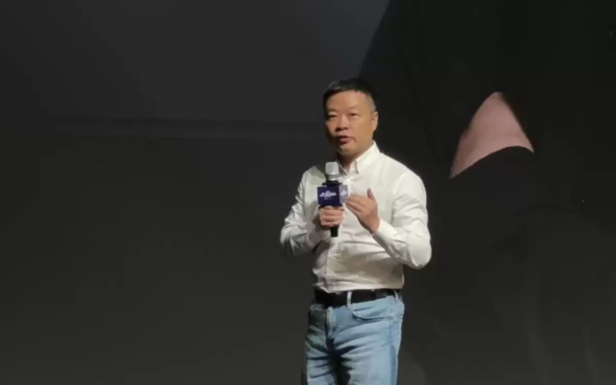 何小鹏：小鹏集团全员AI，单日调用Tokens已达百亿级