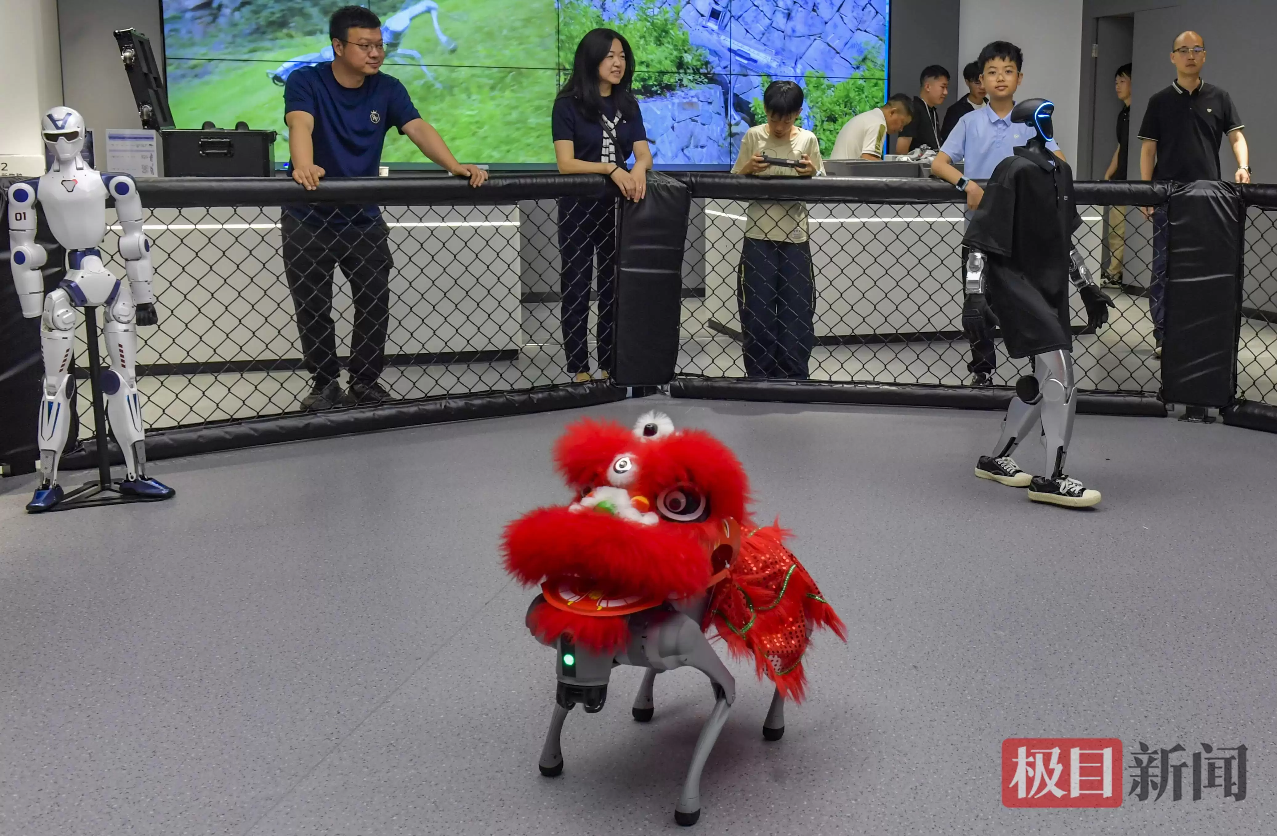 智能体验中心落地：高端科技产品加速进入寻常百姓家