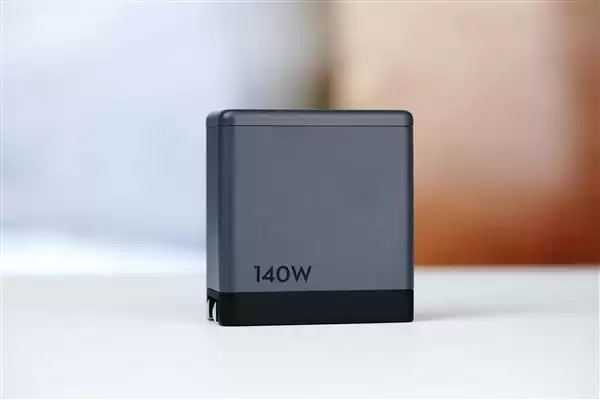 2C1A轻松充笔记本！大疆DJI power 140W 氮化镓充电图赏