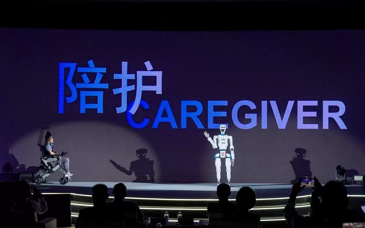作为科技全球首发人形护理机器人，以具身智能技术重塑养老新范式
