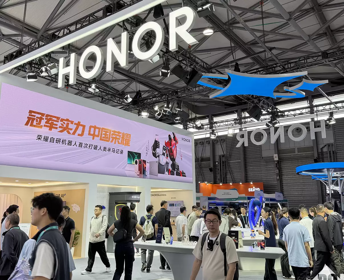 MWC26上海现场：荣耀展台软硬件全品类齐聚