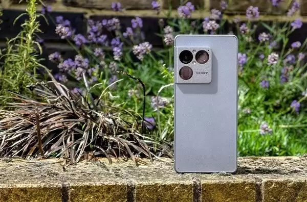 索尼Xperia 1 VIII发布：旗舰影像与经典设计并