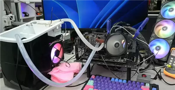 博主改造家用制冰机为RTX 3060超低温水冷系统，核心