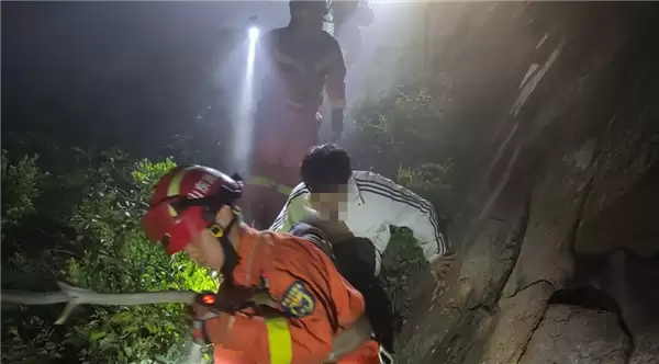青岛少年山中失联，靠业余无线电获救