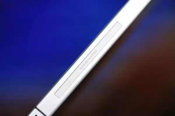 水冷透明机身+真全面屏!红魔 11S Pro+图赏