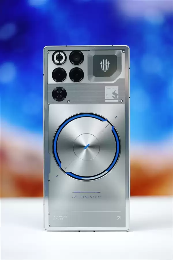 水冷透明机身+真全面屏!红魔 11S Pro+图赏