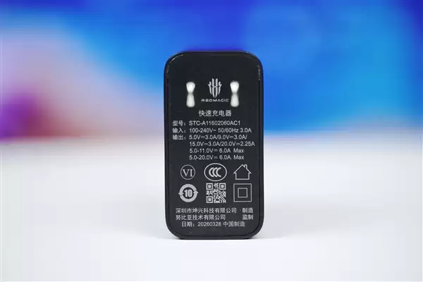 水冷透明机身+真全面屏!红魔 11S Pro+图赏