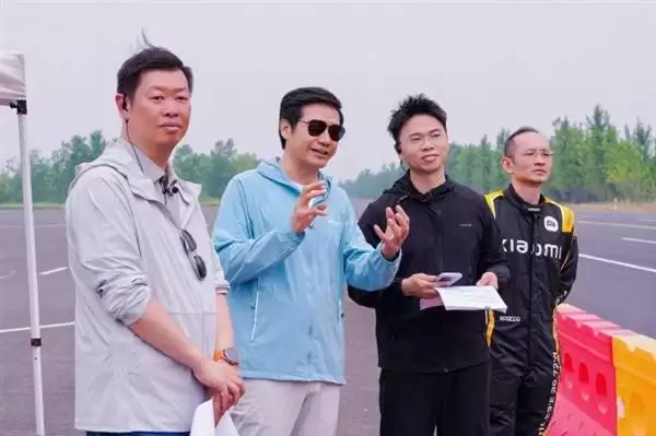 雷军亲临盐城试验场，小米YU7极限测试表现亮眼，800人团队保驾护航